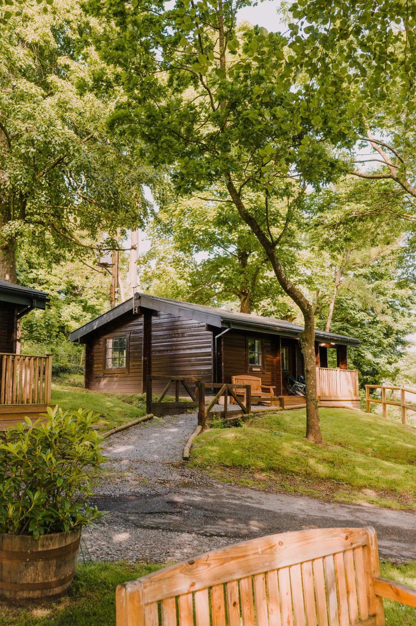 The Jonas Centre Villa Leyburn Bagian luar foto